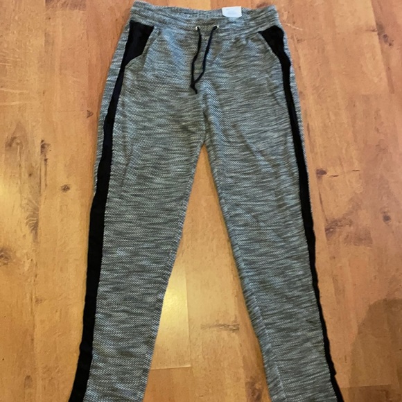 Black and white joggers - Picture 1 of 5